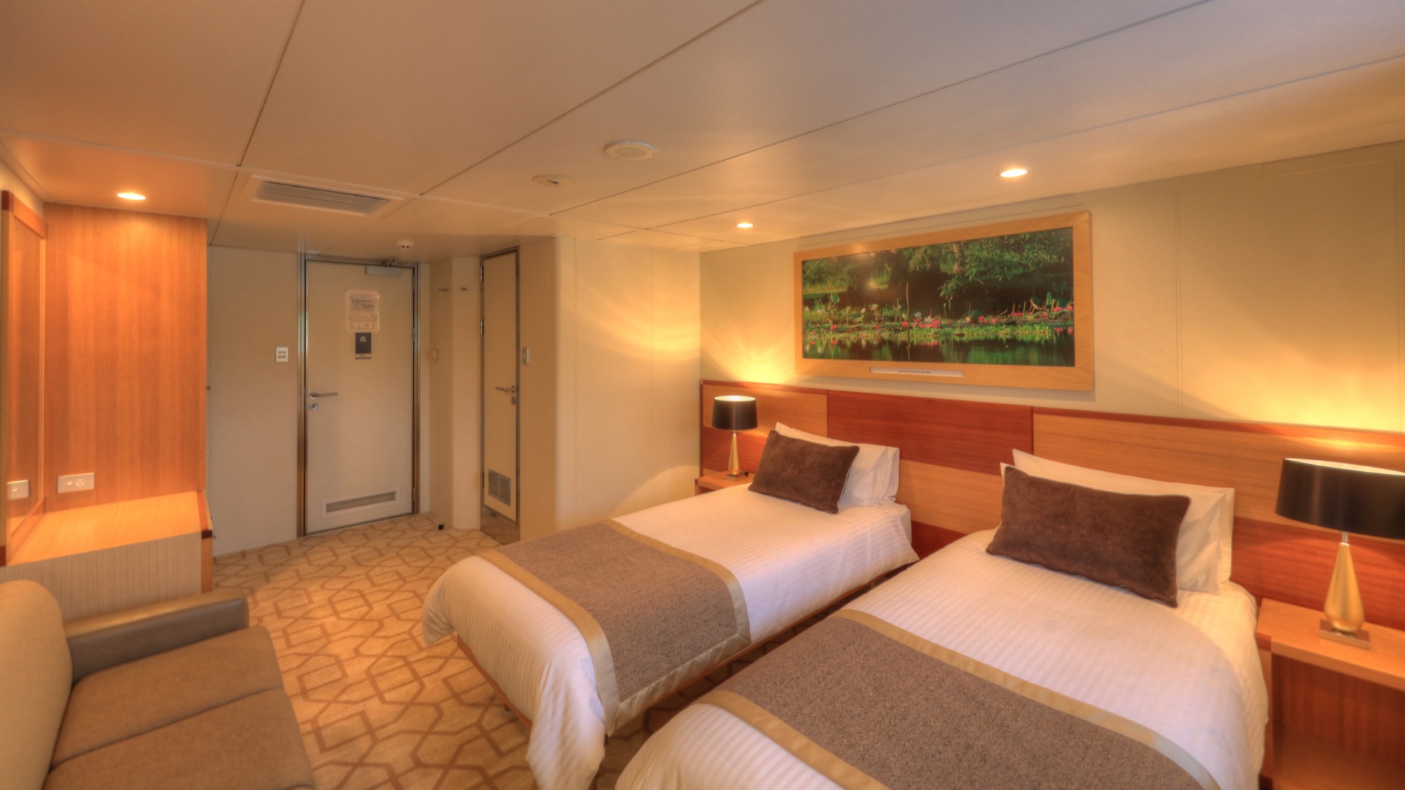 Coral Expeditions Coral Discoverer - Main Deck Twin 2.jpg